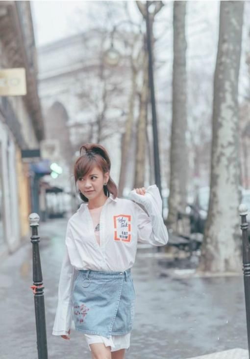 陈意涵穿了双不合脚的高跟鞋,脚趾都挨着地面了,网友:好累的吧