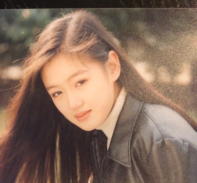 关于近期与薛佳凝复合的传言，胡歌直接否认，真实原因令网友泪奔