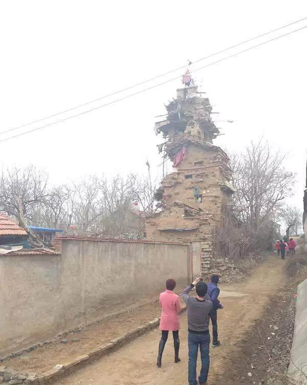 54岁男子花3年时间盖出7层小楼房，只为等待去世的弟弟回家