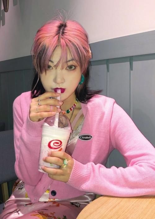 与众不同:穿搭可以让女孩多与众不同?美出不可取代的时尚