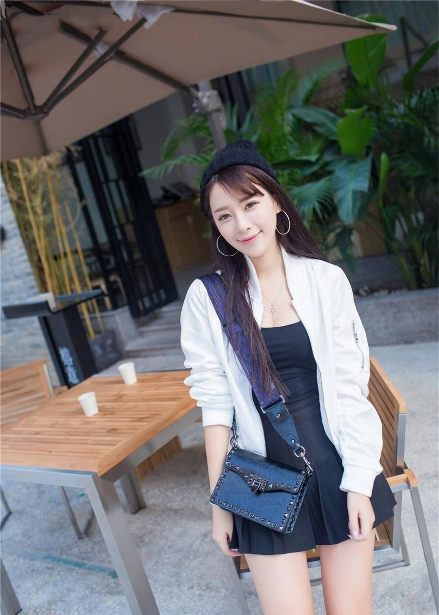 街拍：小姐姐就是会搭配衣服，做最美丽的自己！