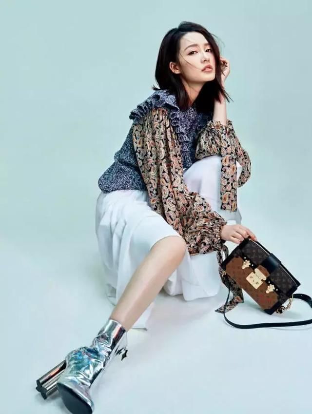 真服了李沁，这裤子大街上10个女人有2个这样穿，还被当宝贝！