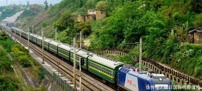  带动|火车上方只接了一根电线，为何能带动火车看完终于明白了