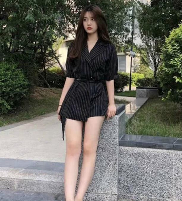 「清爽」街拍:清爽美丽的女孩,美丽的穿搭,尽显女神风范