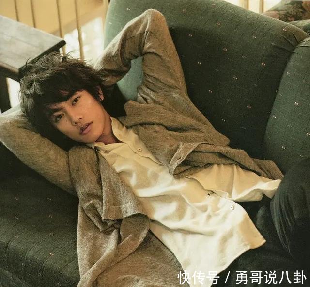 情人■佐藤健如何翻身做男神曾经年轻杀马特,如今日本草食男情人