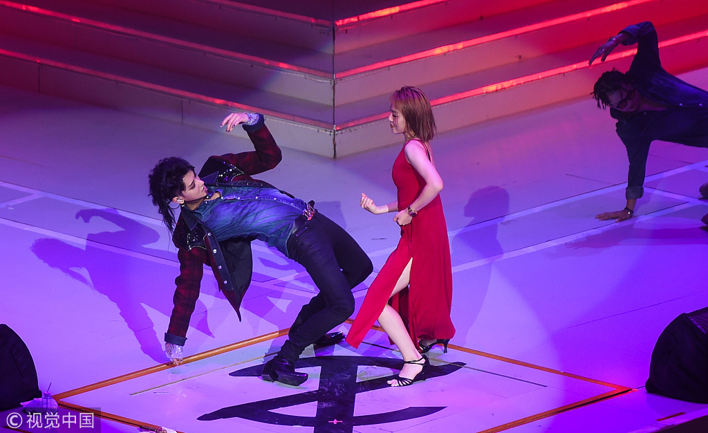 眼妆画到模糊性别，黄子韬为代表的男明星们中了什么毒？