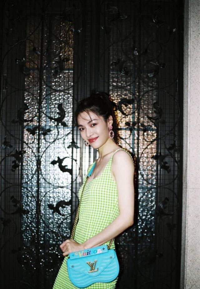 夏天就是喜欢钟楚曦这范儿，凉爽又特精致，真心是美！