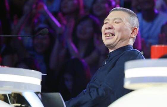 冯小刚时隔多日再次发声!澄清外逃传闻，称受委屈已为国分忧