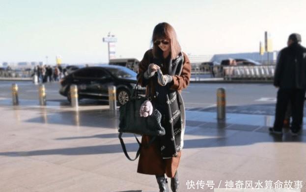 [ 焦糖色]穿焦糖色套装女人味十足, 网友： 不信你已经51岁了!，周海媚现身机场,