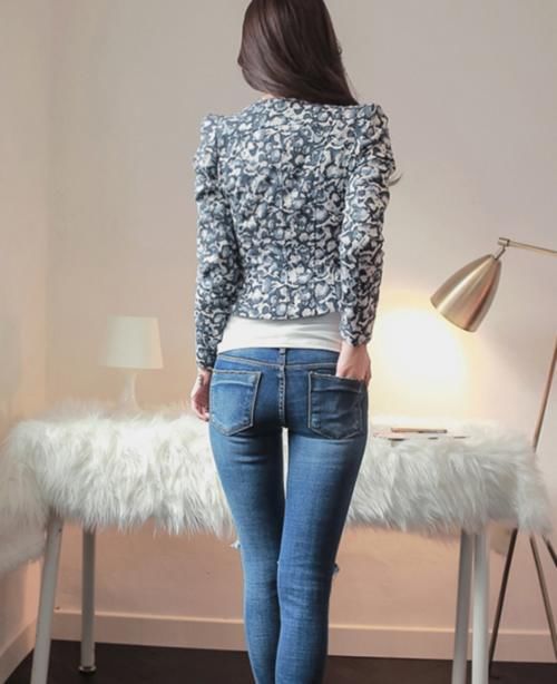皮衣|“猫耳朵”的破洞牛仔裤,最显眼的皮衣女神,网友:太精致!