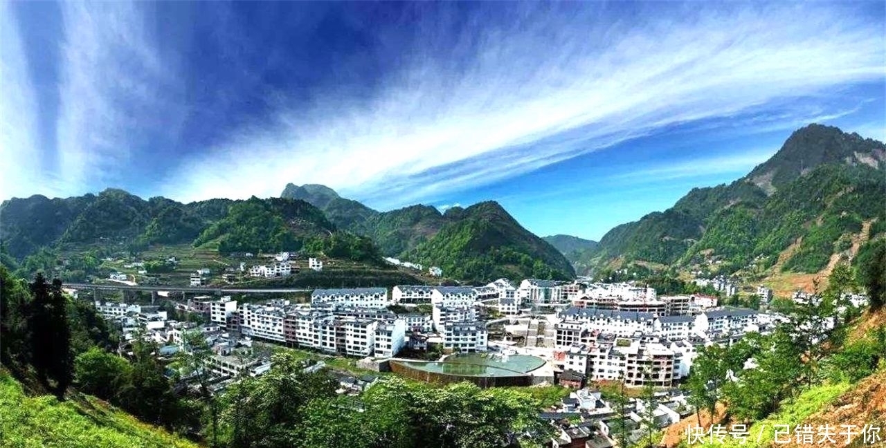 云南最美小县城,处在深山峡谷之中,山势险峻却景色优美