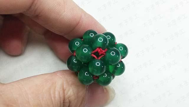 『两根线再对着』手工达人教你用绳子编一个葡萄手机挂件,送人倍有成就感