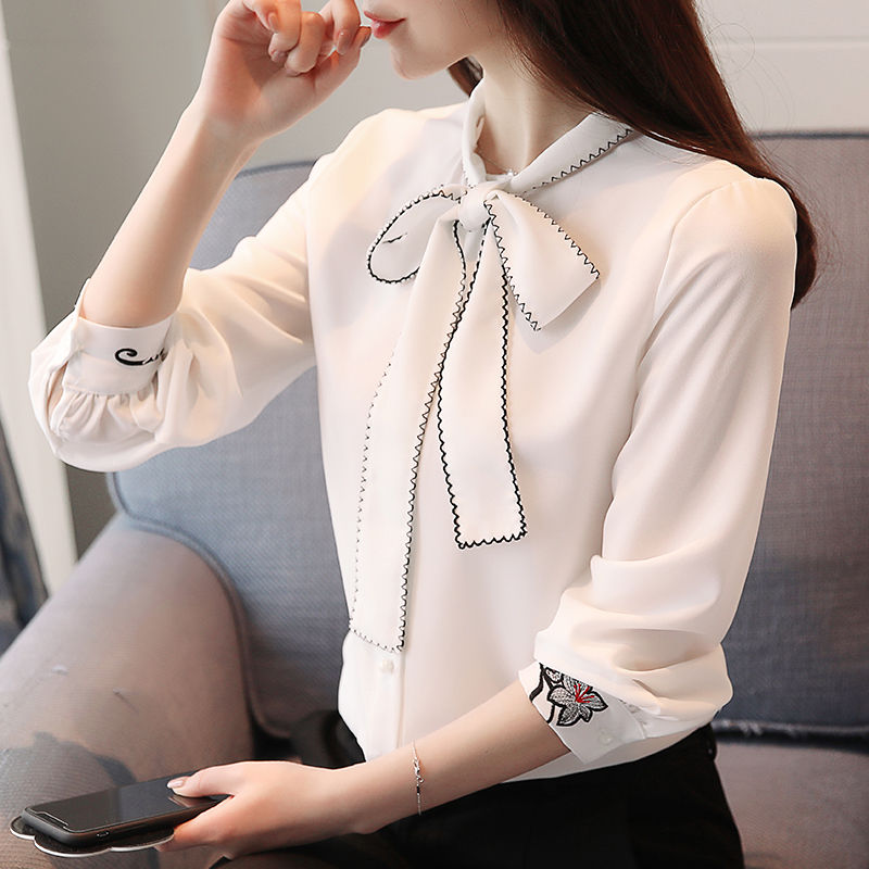 今年超流行的打底衫，优雅干练很有女人味，上身洋气炸了