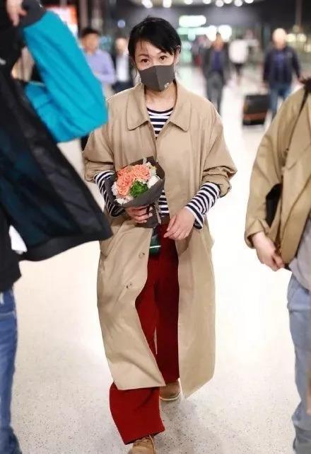 小个子刘若英48岁靠气质在冻龄,舒服的穿搭完全不输流量小花!