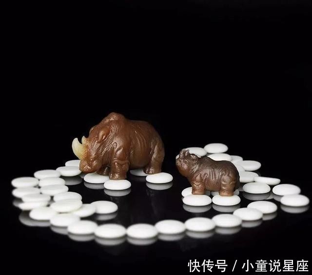  中国：玉雕犀牛，真绝了！