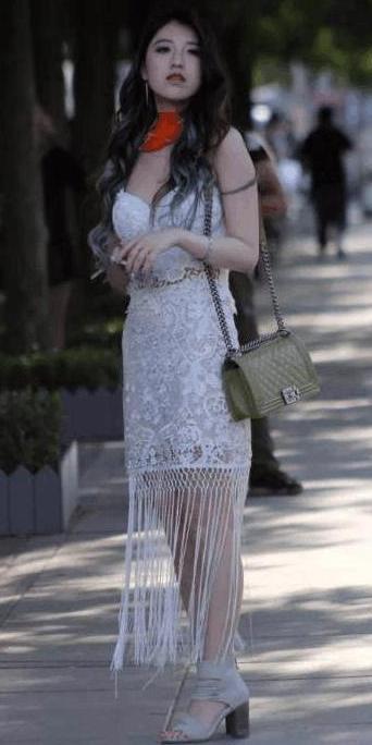街拍:喜欢性感的穿搭,又不知道怎么穿好看,看看她们怎么穿的！