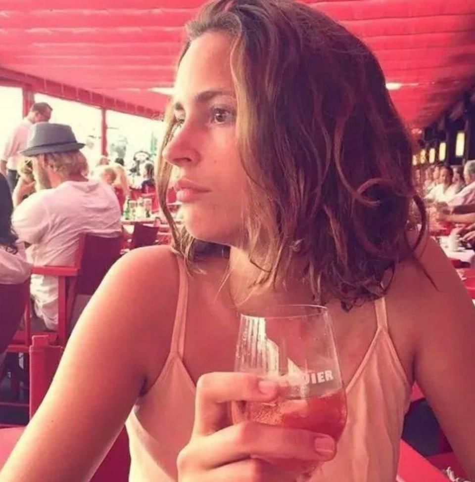 INS上的假白富美蹭明星热度狂练硅胶臀，还熬夜P图P到肾虚?