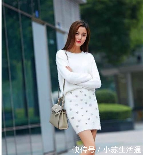 「姑娘」街拍:貌美肤白的小姐姐,展现高挑身段,很不错的姑娘