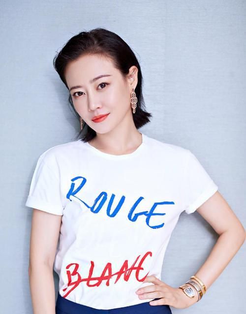  「一枝花」长得越“舒展”女人越有气质，脸上有这4个特征，老了也是一枝花