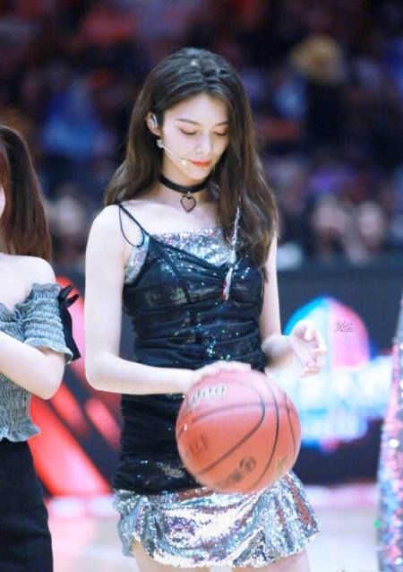  『夏季』明星们夏季吊带装，刘亦菲的系带款太惹眼