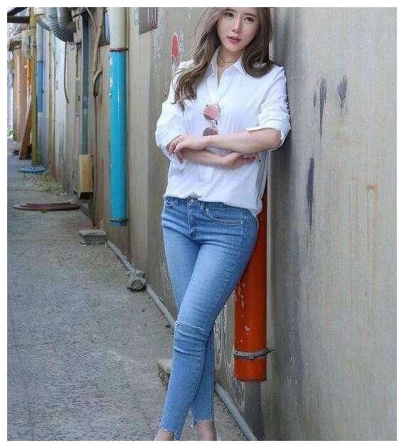 牛仔裤让丰腴的小姐姐浑身散发出让人陶醉的女人味