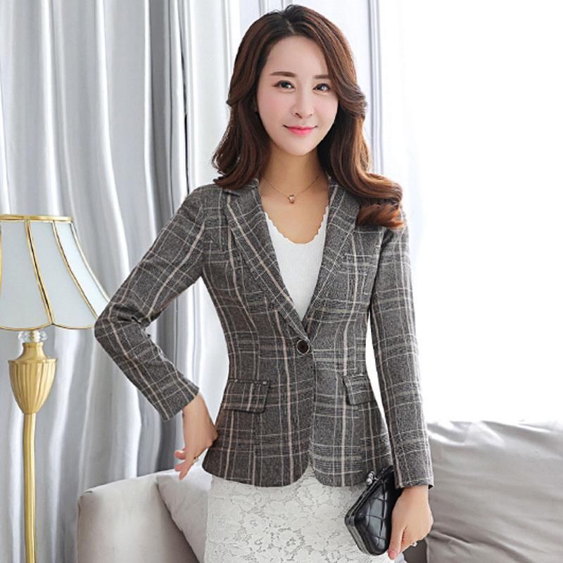 风衣过时了!当下流行“薄西装”，40女人穿特美