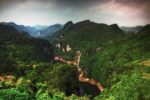 重庆这个县被誉为渝鄂咽喉,以八面山为分水岭,深藏于武陵山腹地