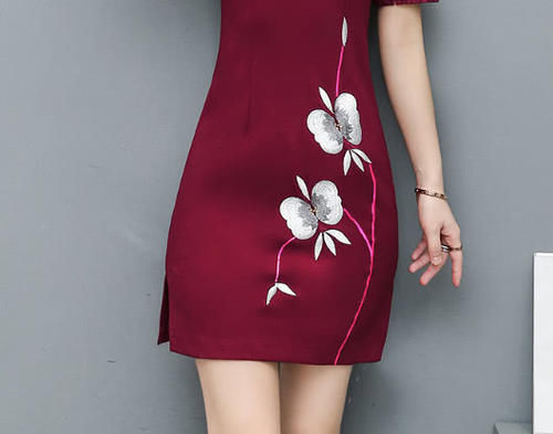 哇塞!现在的女人真会穿,改良旗袍穿得有滋有味,简直迷死人