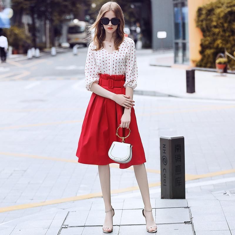 昨天穿这套“女神裙”去同学聚会，男同学看的眼都直了，夸我太美