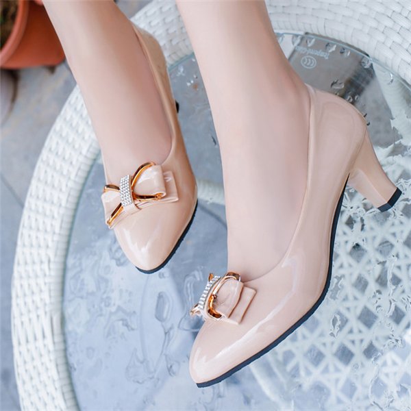 立秋别傻傻穿凉鞋了，初秋流行“名媛鞋”，洋气舒适，好穿不贵