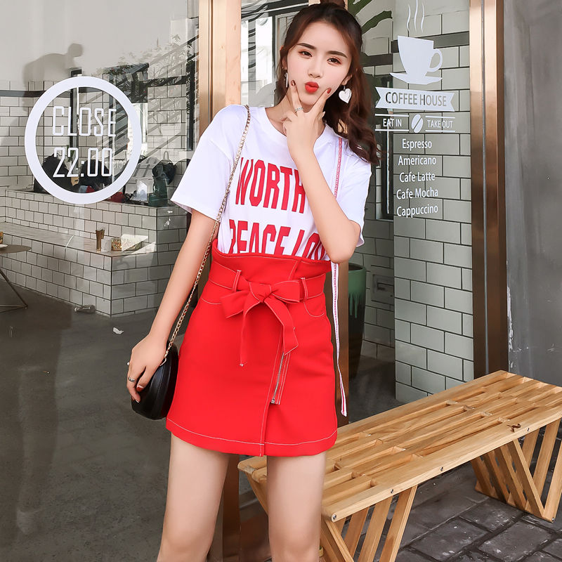 听说今年的T恤+短裤，特美，能把连衣裙比下去，看了之后我信了