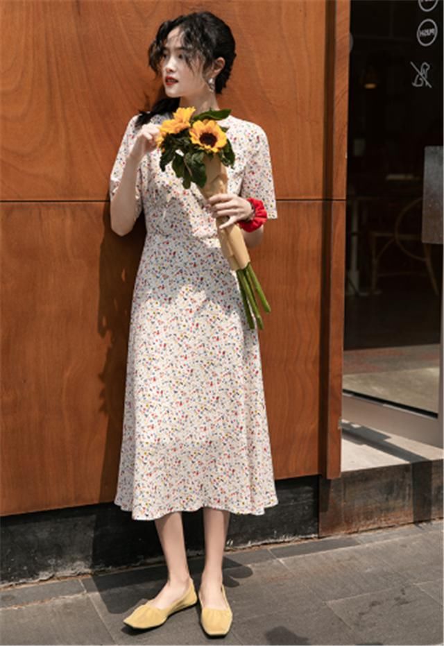  「不想」155女生不想被人说矮，建议多穿这4种鞋子，配连衣裙显瘦又显腿长