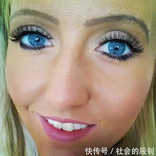 女子化妆上瘾，同居5年的男友从未见过她的真面目，最终被抛弃