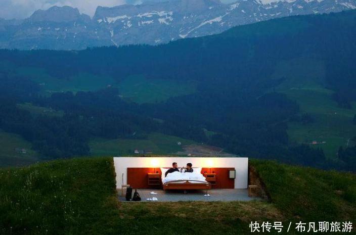 这个酒店既没有屋顶，而且墙壁还只有半面，但游客们却非常喜爱！