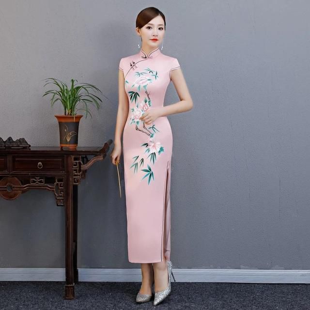 烫钻改良长旗袍，让你美出自己的风格！