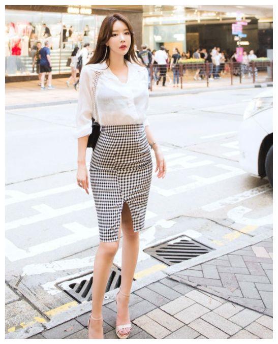 富有风韵的紧身包臀裙美女，气质不凡，感觉与众不同！