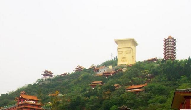  经济@中国面积最大的直辖市，比台湾和海南加在一起还大，是上海的13倍