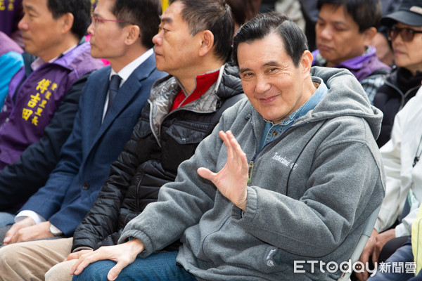 台当局力挺被掌掴＂文化部长＂ 马英九:别双重标准