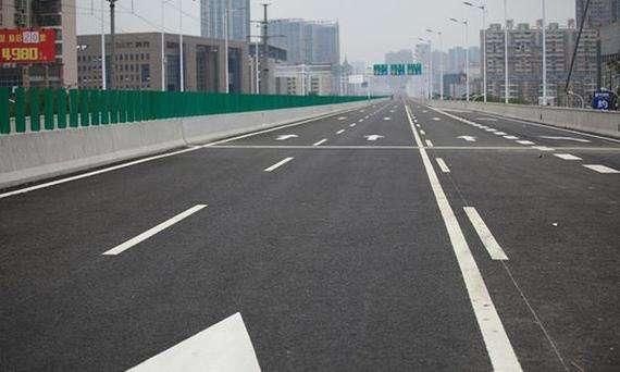  斑马线@在道路上不认识这5种“道路标线”，别说自己是老司机