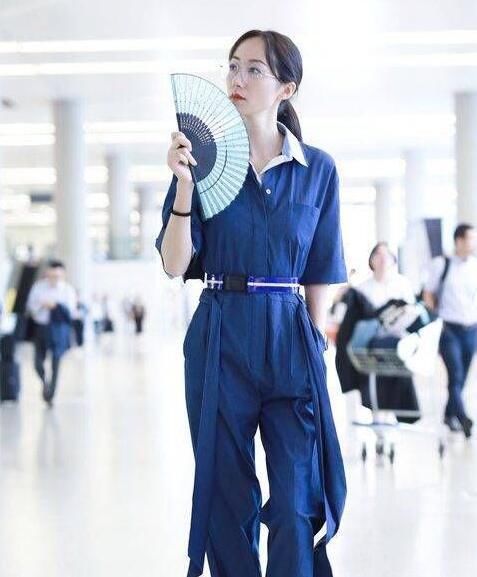 明星拿折扇，杨幂妩媚风情，韩雪古典韵味，迪丽热巴妖娆性感