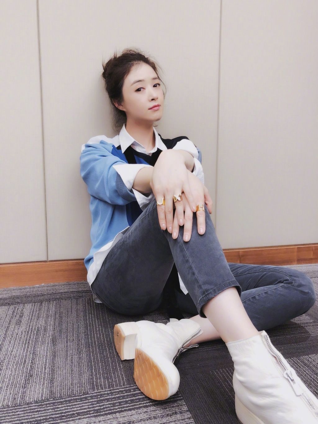 蒋欣:动人的美女气质，动人长腿姿态尽显!