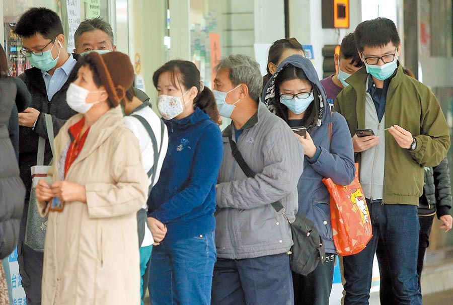  够用@民进党捐1000万片口罩给海外 网友酸：台湾口罩够用吗？