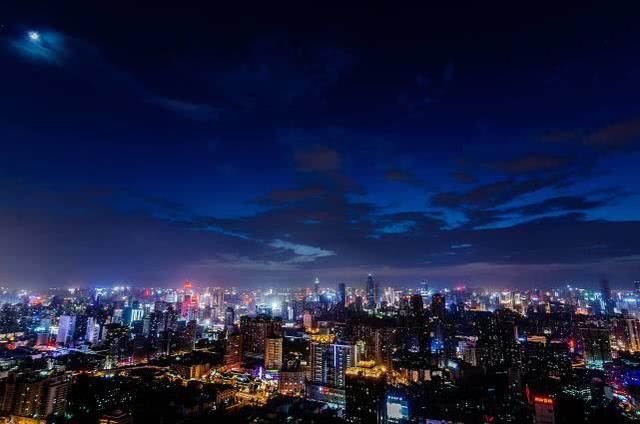 越来越多的人逃离北上广，纷纷去了这三个城市，并没有回老家！