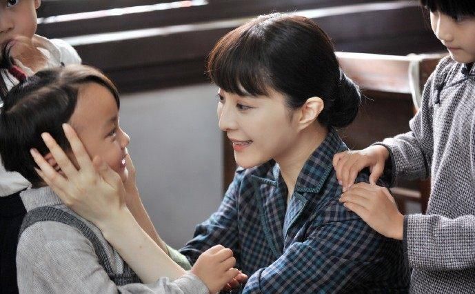 安娜提醒股民注意，周一将再曝华谊猛料，三天不打，上房揭瓦