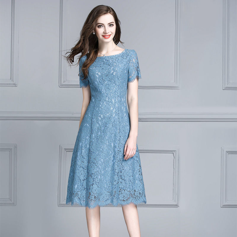 丰满的女人多穿这种衣服，前凸后翘迷死人，回头率高到爆表