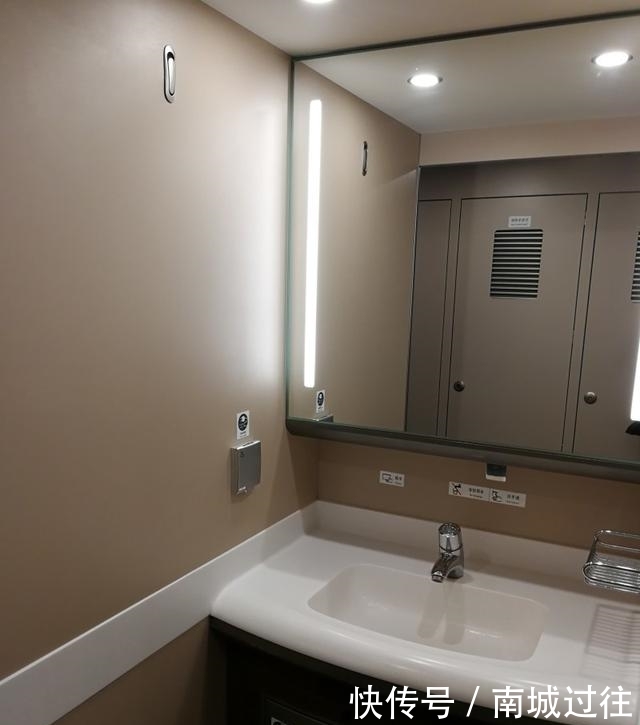  内部：鲁南高铁“复兴号”动车内部实拍流出，大量高清图首次曝