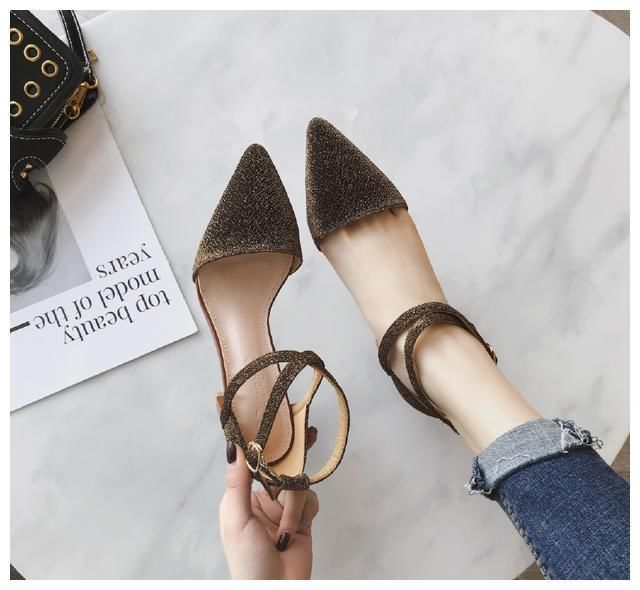 美丽从足开始，新出炉“高跟鞋”，显腿长显脚白，美炸了