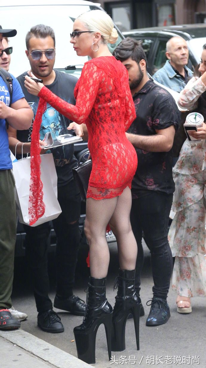 范冰冰的马蹄高是极限，Lady gaga的30公分高跟鞋分分钟要摔跤