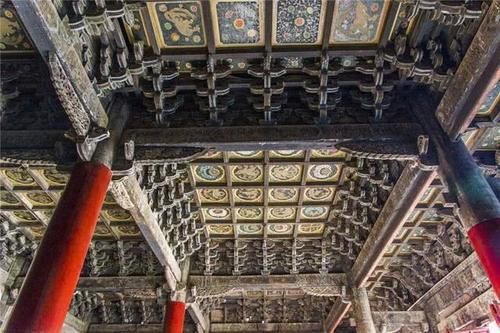 我国藏在深山里的“故宫”，建成没用一根钉子，还盘着9999条龙