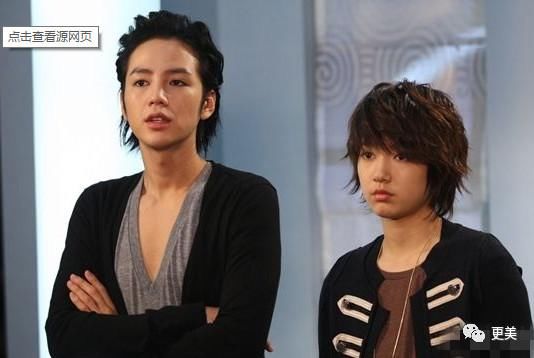 景甜凸出的小肚子衣服都遮不住，体型快和蒋欣一样了